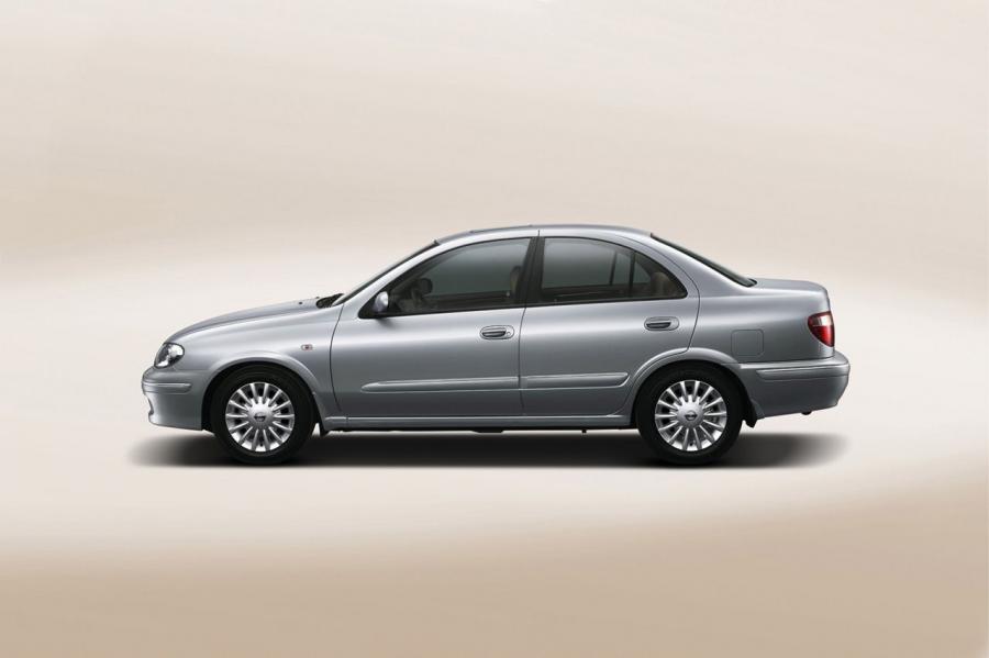  Nissan Sunny 2000 года  (фото 4 из 8)